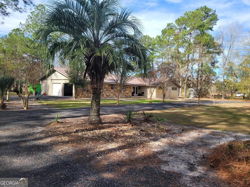 3 bedroom, 2.5 bathroom, 2,524 sq ft residential sold at 163 Johnson Lake Road, Alma, GA 31510