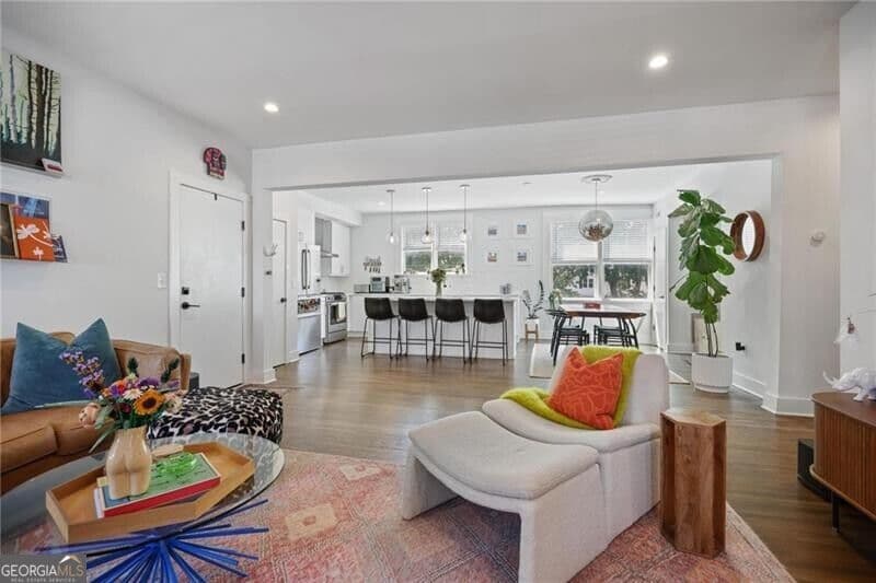 2 bedroom, 2 bathroom, 1,357 sq ft condominium for sale at 88 Peachtree Memorial Drive 2, Atlanta, GA 30309 — photo 2