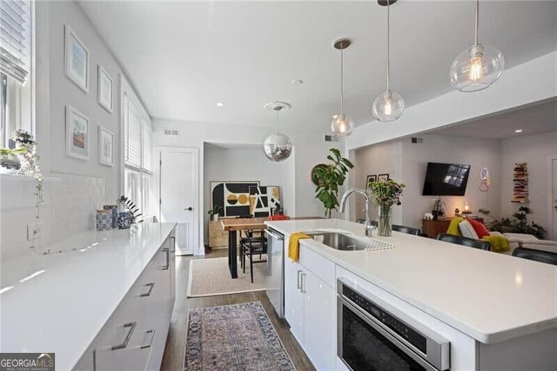 2 bedroom, 2 bathroom, 1,357 sq ft condominium for sale at 88 Peachtree Memorial Drive 2, Atlanta, GA 30309 — photo 6