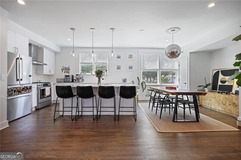2 bedroom, 2 bathroom, 1,357 sq ft condominium for sale at 88 Peachtree Memorial Drive 2, Atlanta, GA 30309 — photo 3