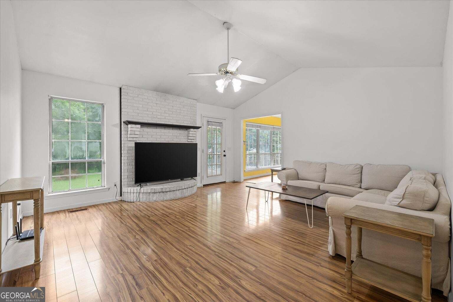 3 bedroom, 2 bathroom, 1,464 sq ft single family residence for sale at 4518 Kings Lake Court, Chattanooga, TN 37416 — photo 2