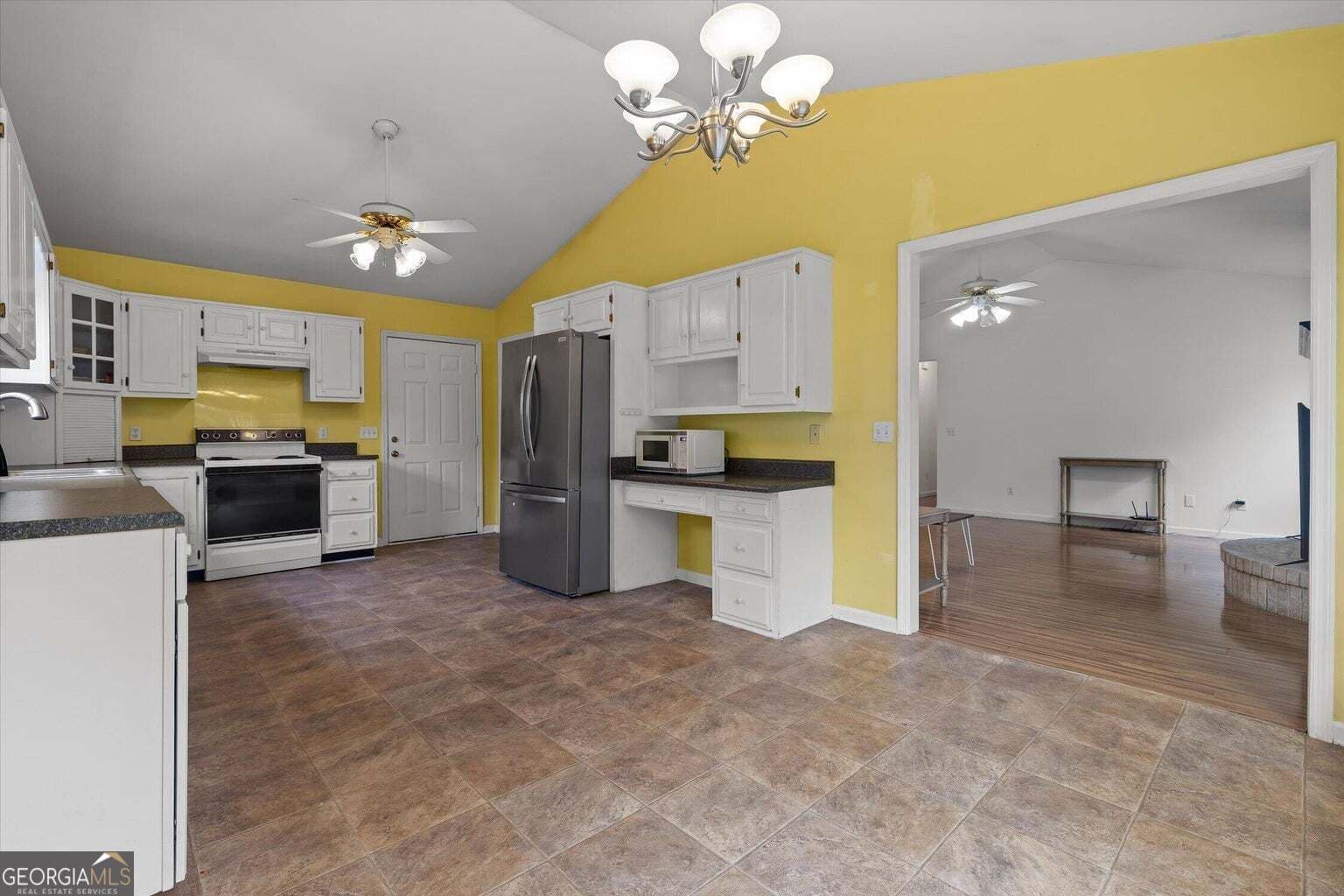 3 bedroom, 2 bathroom, 1,464 sq ft single family residence for sale at 4518 Kings Lake Court, Chattanooga, TN 37416 — photo 6
