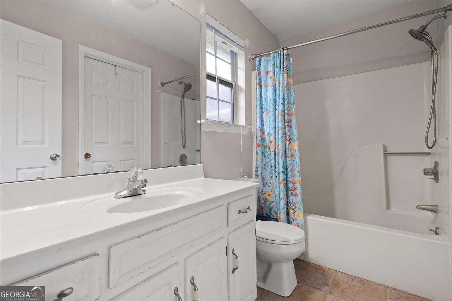 3 bedroom, 2 bathroom, 1,464 sq ft single family residence for sale at 4518 Kings Lake Court, Chattanooga, TN 37416 — photo 3
