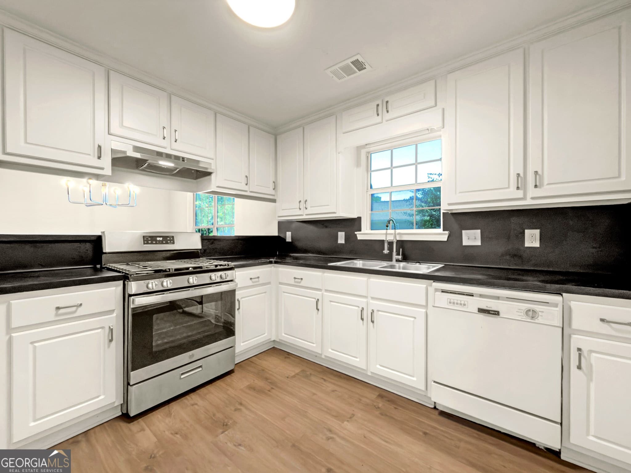 3 bedroom, 2 bathroom, 1,212 sq ft single family residence for sale at 122 Dove Landing, Social Circle, GA 30025 — photo 2