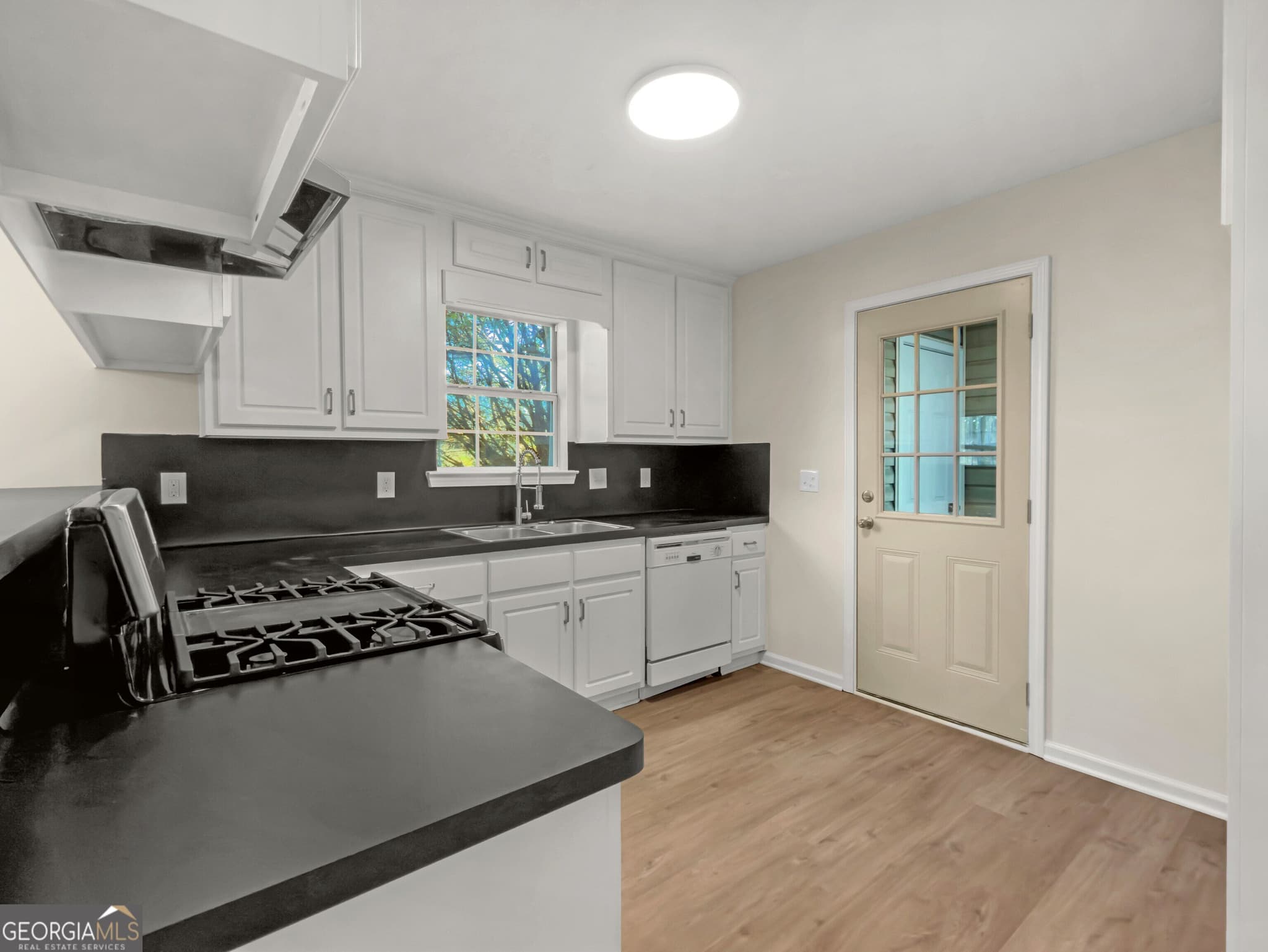 3 bedroom, 2 bathroom, 1,212 sq ft single family residence for sale at 122 Dove Landing, Social Circle, GA 30025 — photo 6