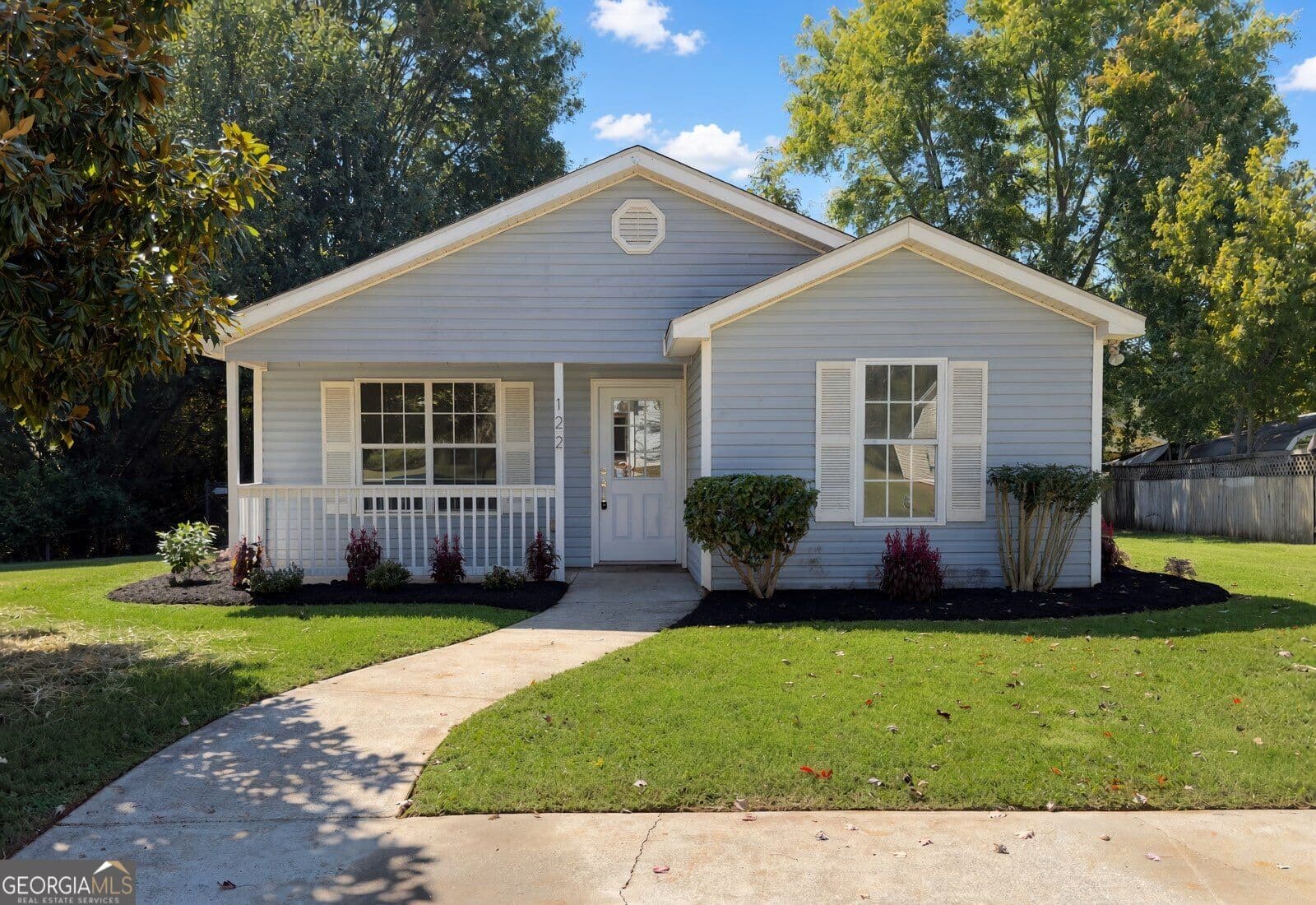 3 bedroom, 2 bathroom, 1,212 sq ft single family residence for sale at 122 Dove Landing, Social Circle, GA 30025
