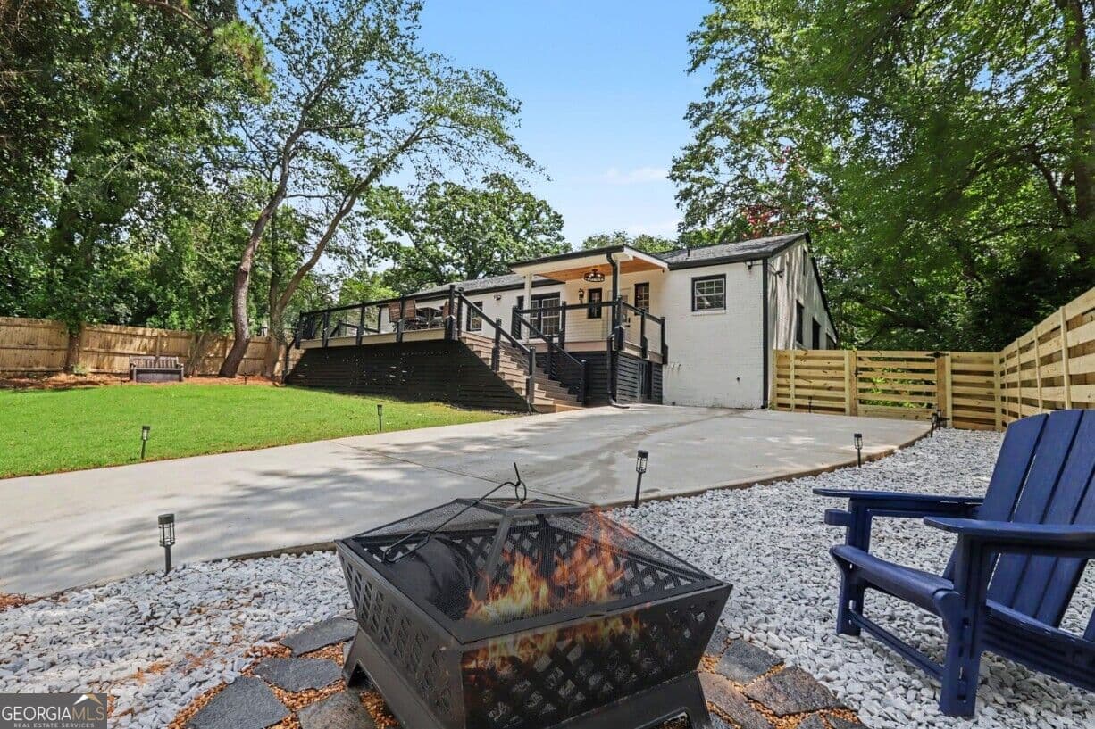 3 bedroom, 2 bathroom, 1,716 sq ft single family residence for sale at 1446 Briarcliff Road, Atlanta, GA 30306 — photo 3