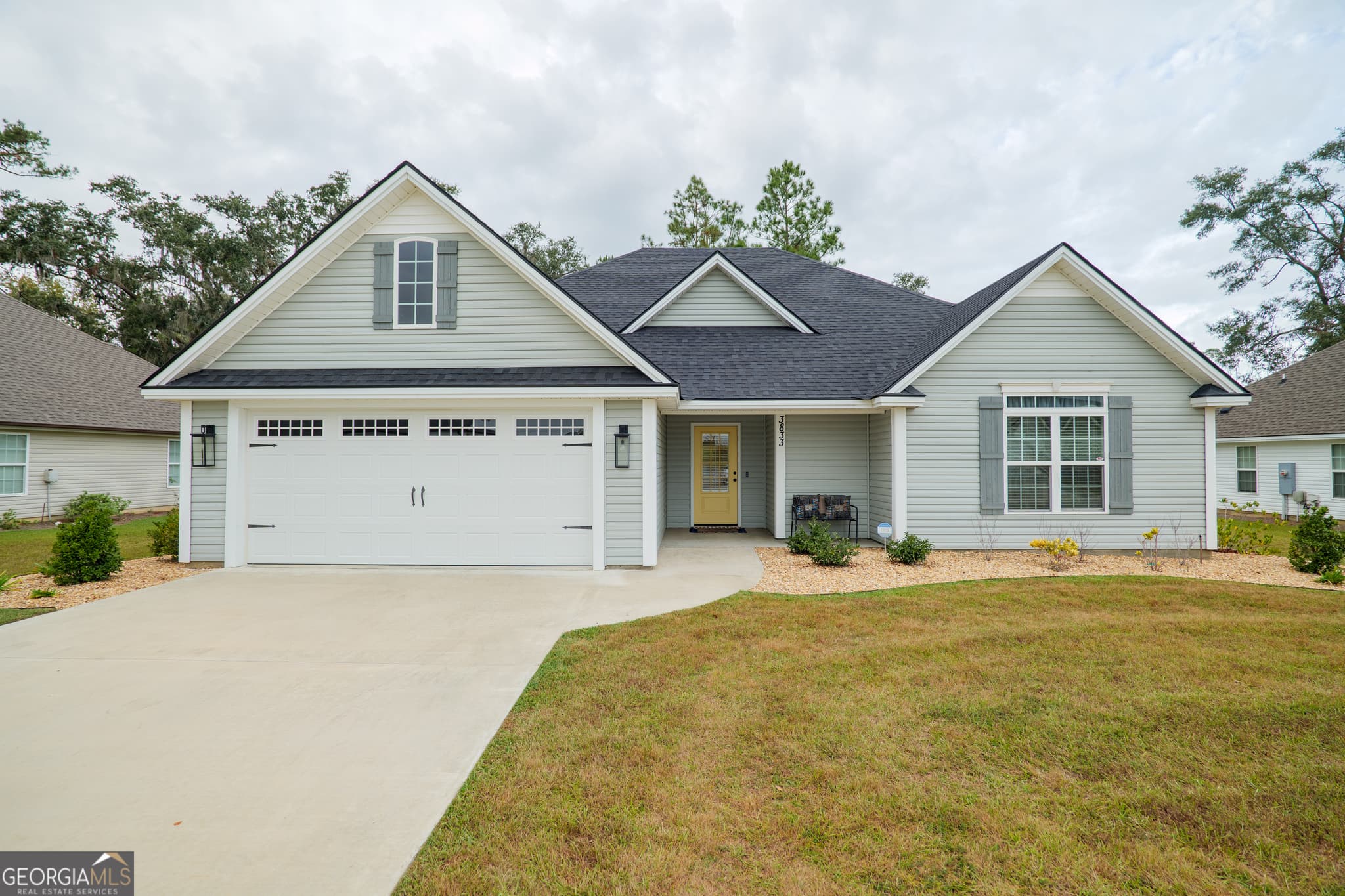 4 bedroom, 2 bathroom, 1,875 sq ft single family residence sold at 3833 Landings Circle, Hahira, GA 31632