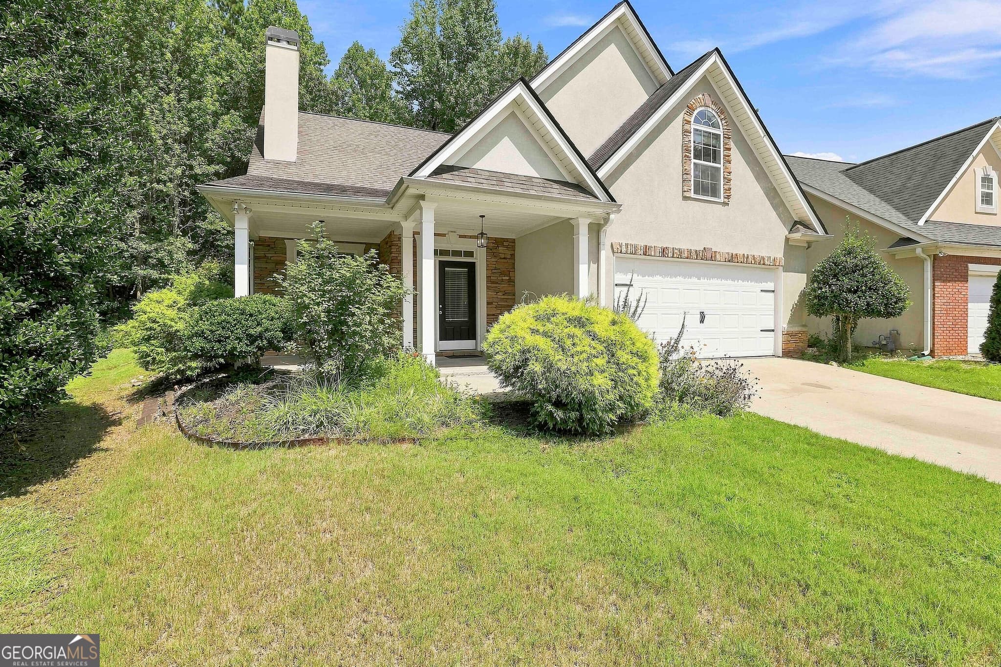 4 bedroom, 2.5 bathroom, 2,538 sq ft single family residence for sale at 10 Fenway Court, Newnan, GA 30265 — photo 2