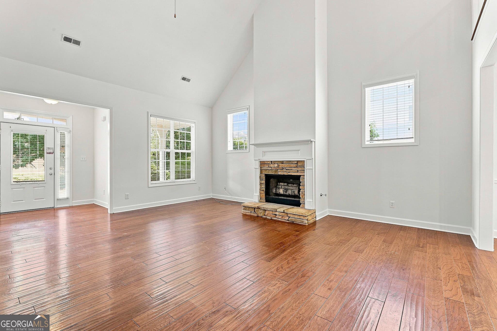 4 bedroom, 2.5 bathroom, 2,538 sq ft single family residence for sale at 10 Fenway Court, Newnan, GA 30265 — photo 6
