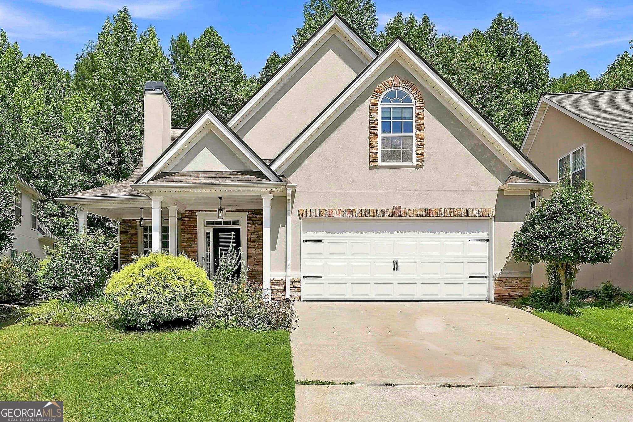 4 bedroom, 2.5 bathroom, 2,538 sq ft single family residence for sale at 10 Fenway Court, Newnan, GA 30265 — photo 1 of 35