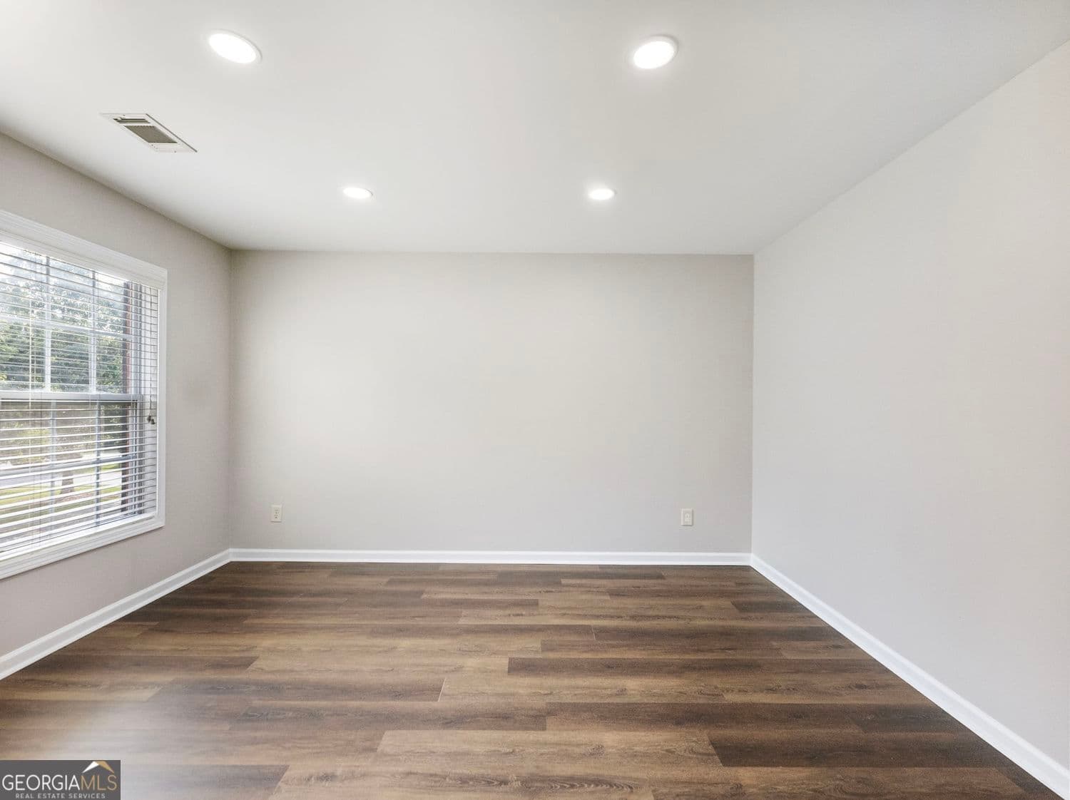5 bedroom, 3.5 bathroom, 3,937 sq ft single family residence for sale at 6062 Park Bend Avenue, Braselton, GA 30517 — photo 6