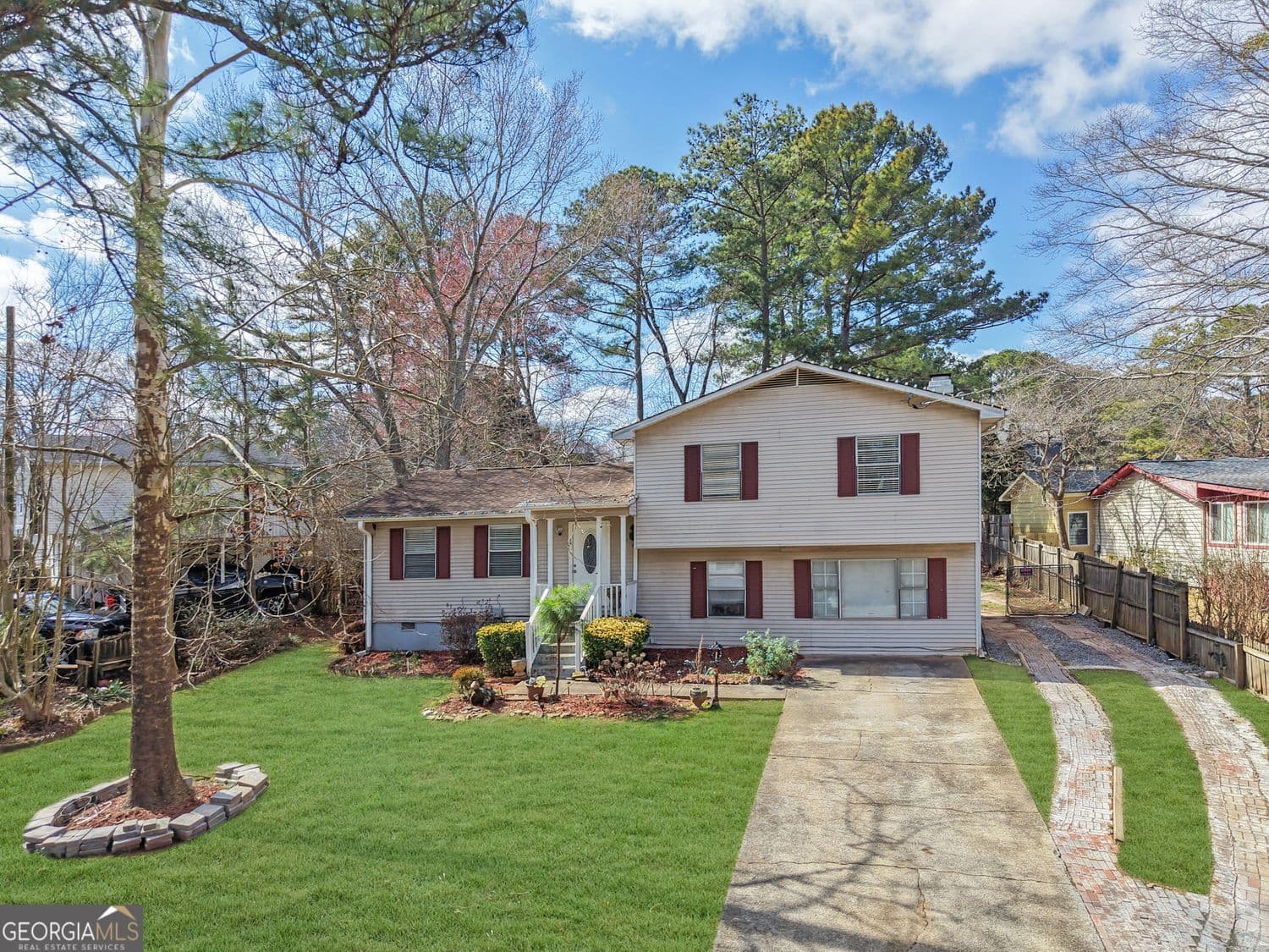 3 bedroom, 3 bathroom, 1,824 sq ft single family residence sold at 2832 Shea Way, Marietta, GA 30060