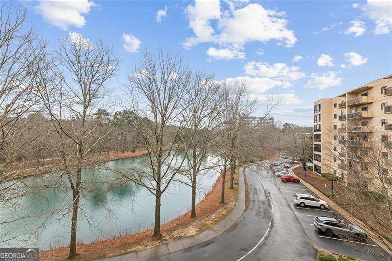 1 bedroom, 1 bathroom condominium for sale at 1800 Clairmont Lake, Decatur, GA 30033 — photo 1 of 31
