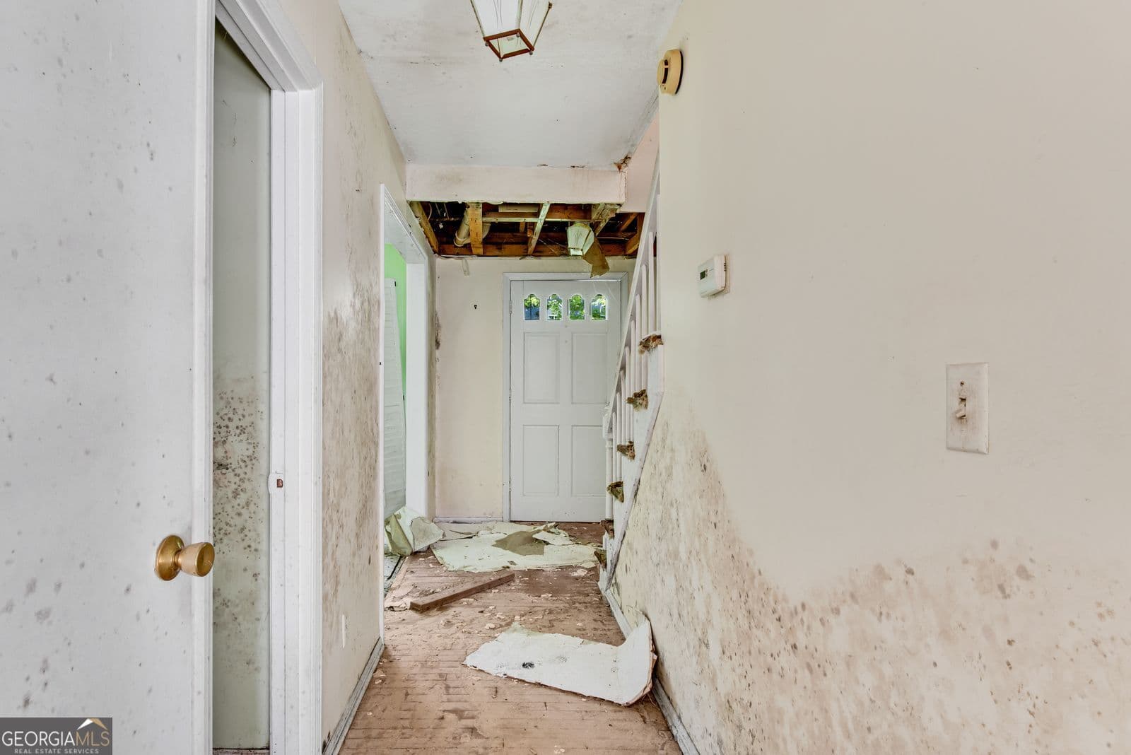 4 bedroom, 2.5 bathroom, 2,402 sq ft single family residence for sale at 1255 Lake Charles Drive, Roswell, GA 30075 — photo 7