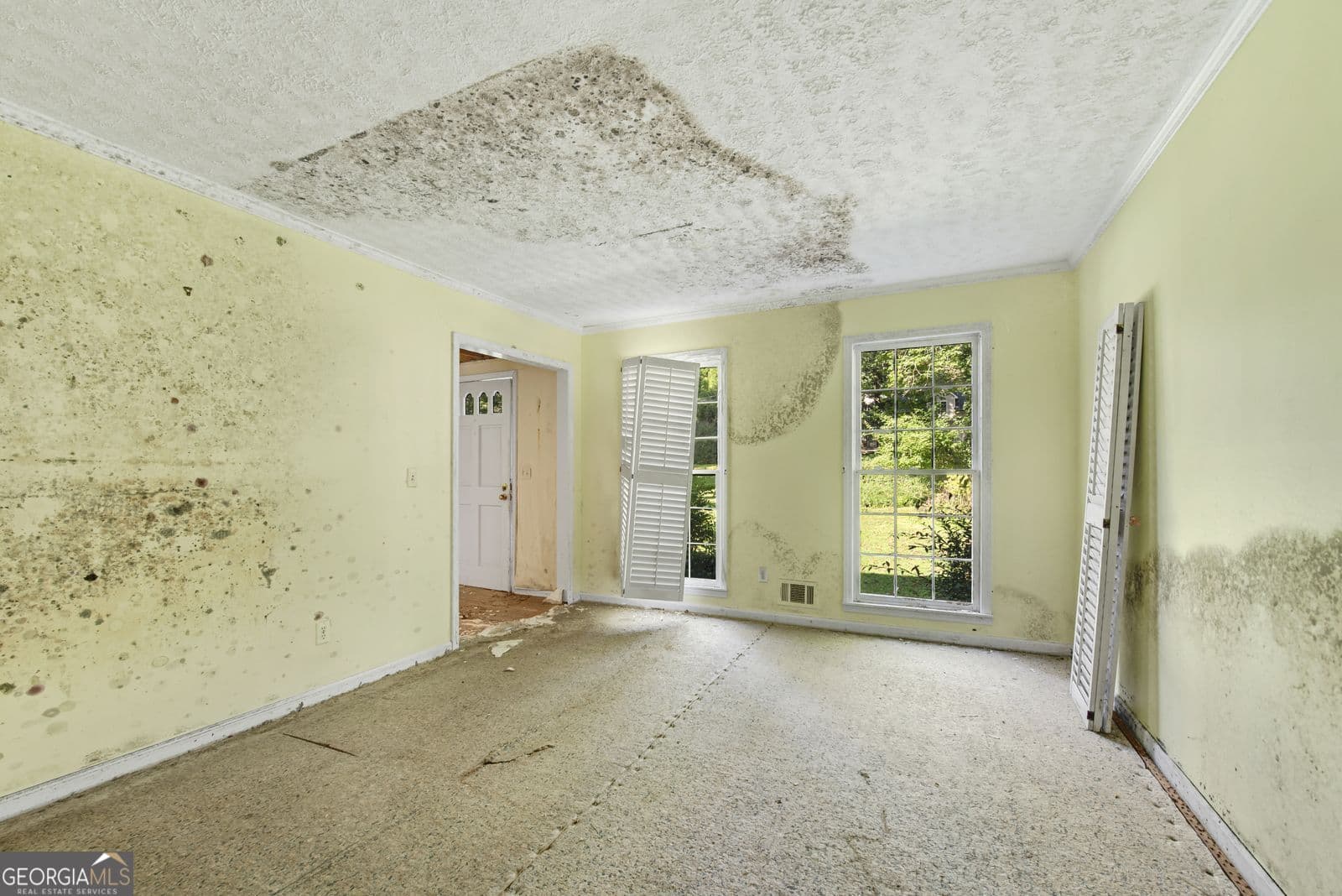 4 bedroom, 2.5 bathroom, 2,402 sq ft single family residence for sale at 1255 Lake Charles Drive, Roswell, GA 30075 — photo 9