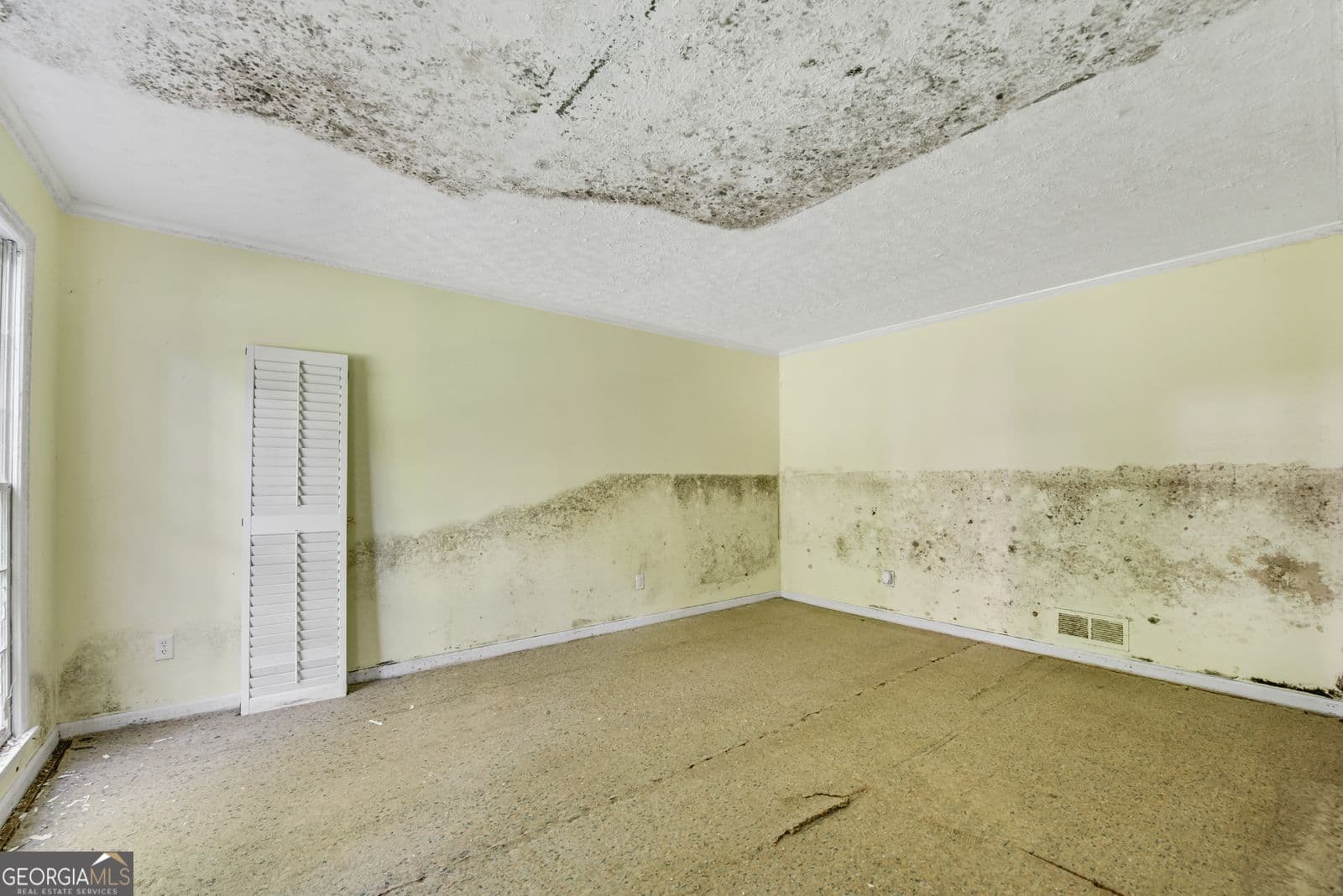 4 bedroom, 2.5 bathroom, 2,402 sq ft single family residence for sale at 1255 Lake Charles Drive, Roswell, GA 30075 — photo 8