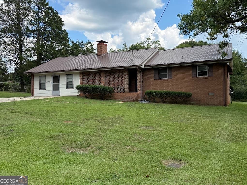 3 bedroom, 1 bathroom, 1,629 sq ft single family residence for sale at 8132 Birch Drive, Covington, GA 30014 — photo 1 of 28