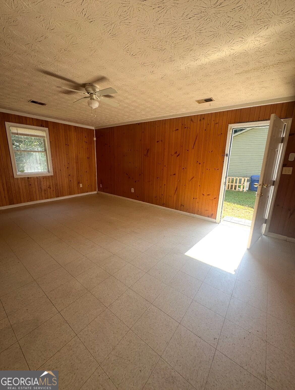 2 bedroom, 2 bathroom duplex for rent at 230 James Albert Johnson Avenue, Winder, GA 30680 for $1,400 a month — photo 2