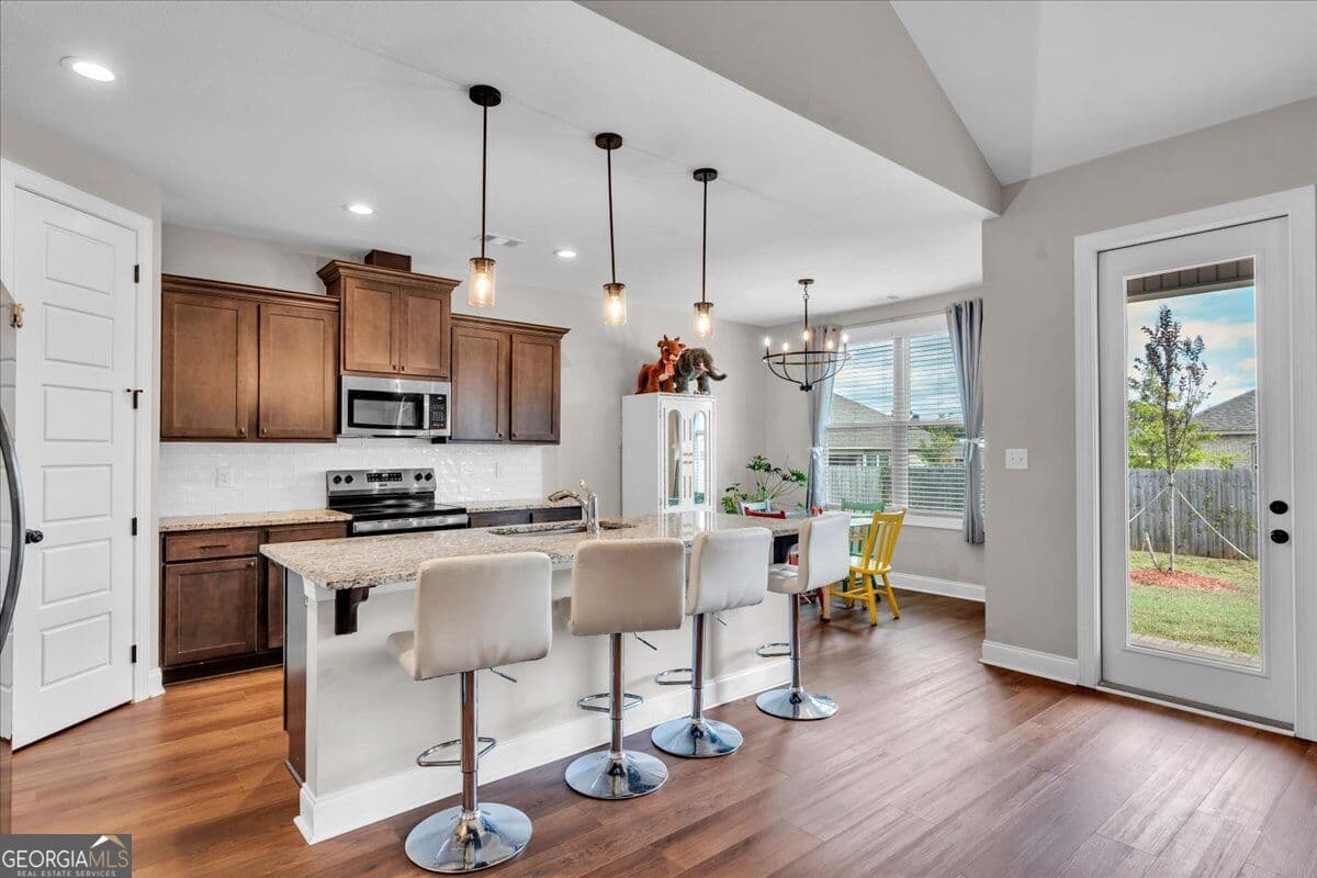 3 bedroom, 2 bathroom, 1,765 sq ft single family residence for sale at 508 Otters Ridge Drive, Kathleen, GA 31047 — photo 3