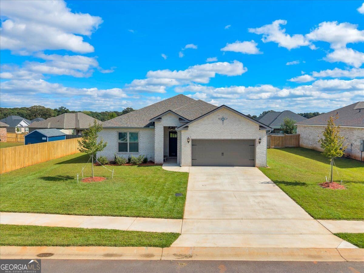3 bedroom, 2 bathroom, 1,765 sq ft single family residence for sale at 508 Otters Ridge Drive, Kathleen, GA 31047