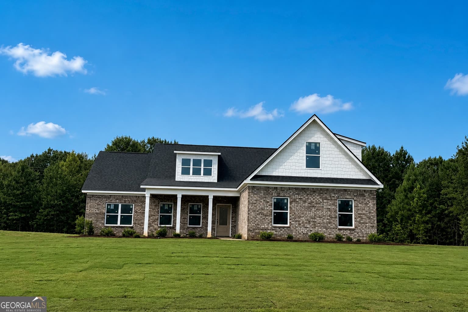 4 bedroom, 2 bathroom, 2,058 sq ft single family residence for sale at 1320 Sycamore Circle, Griffin, GA 30224 — photo 2