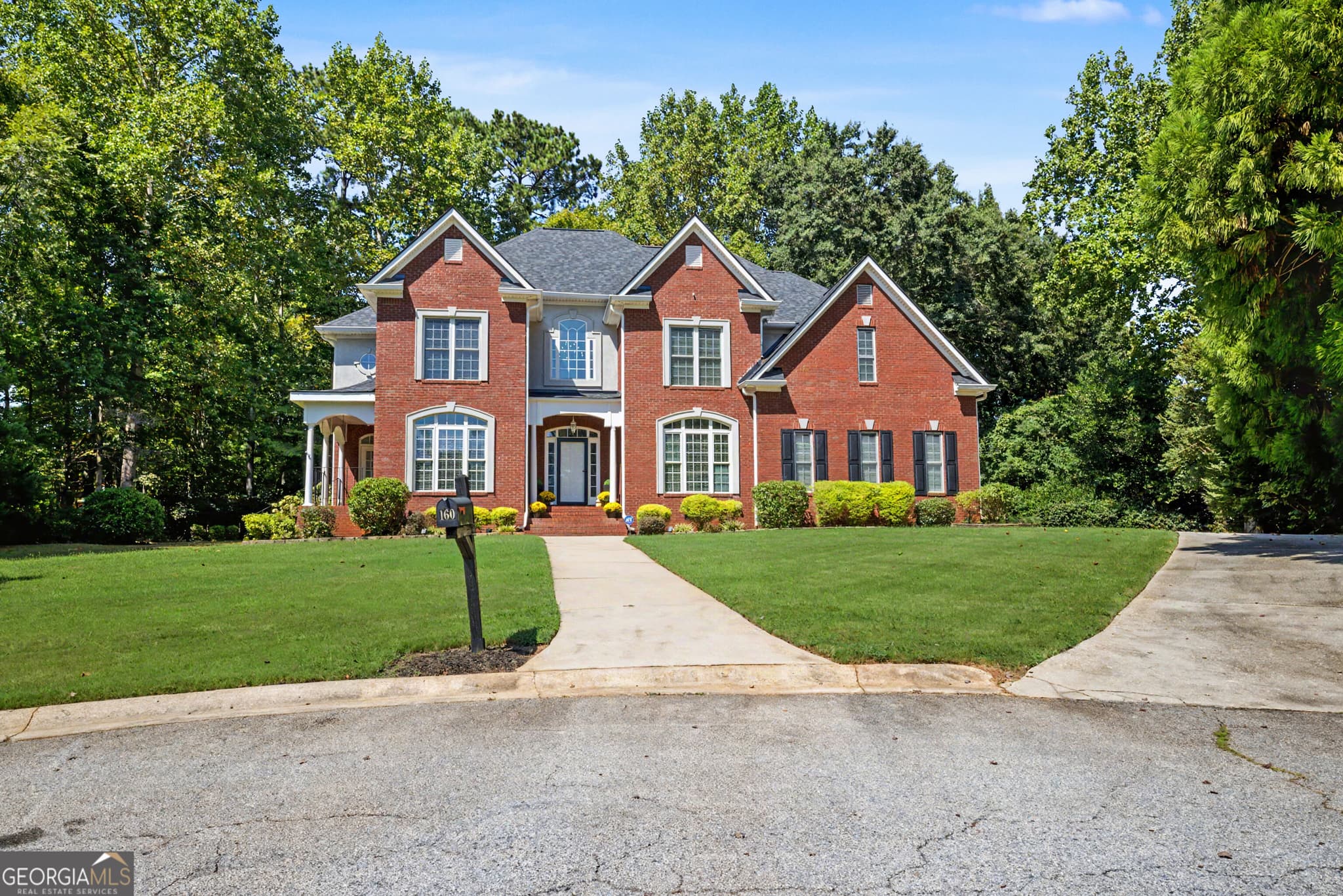 4 bedroom, 3.5 bathroom, 3,759 sq ft single family residence for sale at 160 Torrey Pines Court, Newnan, GA 30265 — photo 2