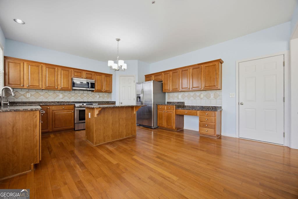 4 bedroom, 2.5 bathroom, 2,779 sq ft single family residence for sale at 147 Crystal Downs Way, Suwanee, GA 30024 — photo 9