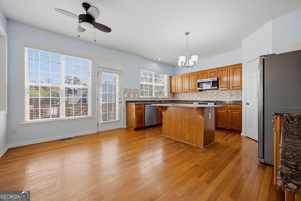 4 bedroom, 2.5 bathroom, 2,779 sq ft single family residence for sale at 147 Crystal Downs Way, Suwanee, GA 30024 — photo 8