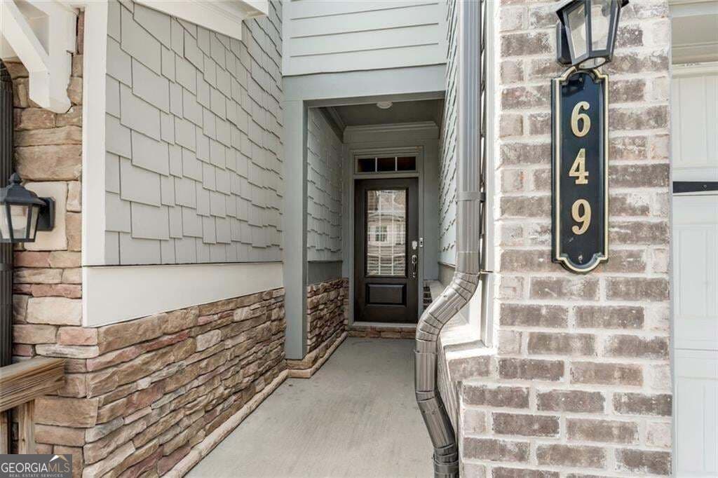 3 bedroom, 2.5 bathroom, 1,934 sq ft townhouse for sale at 649 Isom Walk, Suwanee, GA 30024 — photo 6