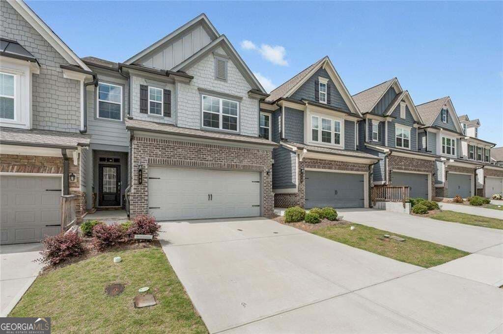 3 bedroom, 2.5 bathroom, 1,934 sq ft townhouse for sale at 649 Isom Walk, Suwanee, GA 30024 — photo 3