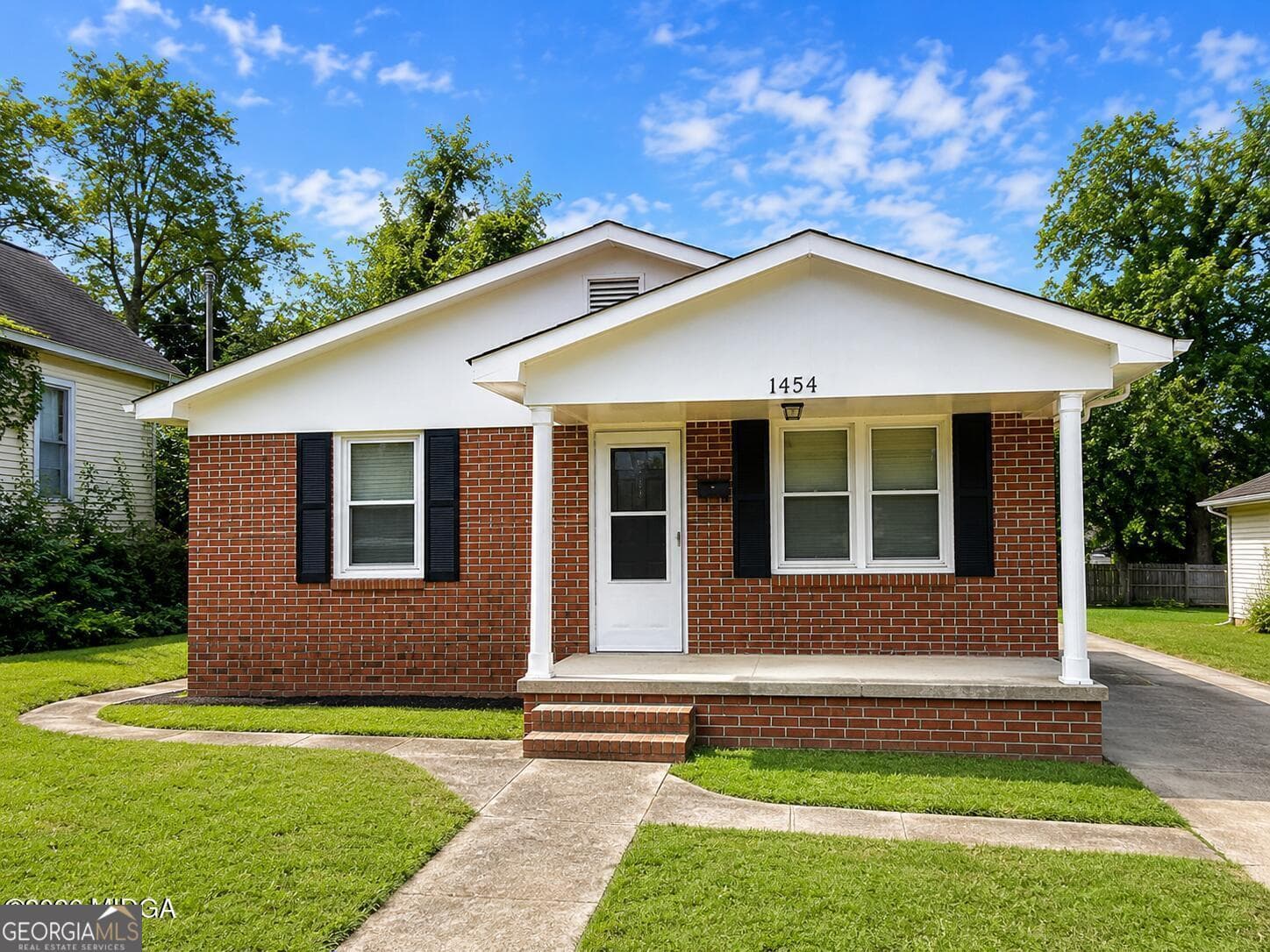 3 bedroom, 1 bathroom, 918 sq ft single family residence sold at 1454 Walnut Street, Macon, GA 31201