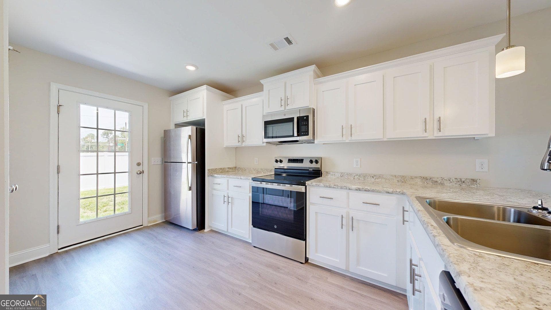 3 bedroom, 2 bathroom, 1,241 sq ft single family residence for sale at 2 Roundtree Street, Statesboro, GA 30458 — photo 7