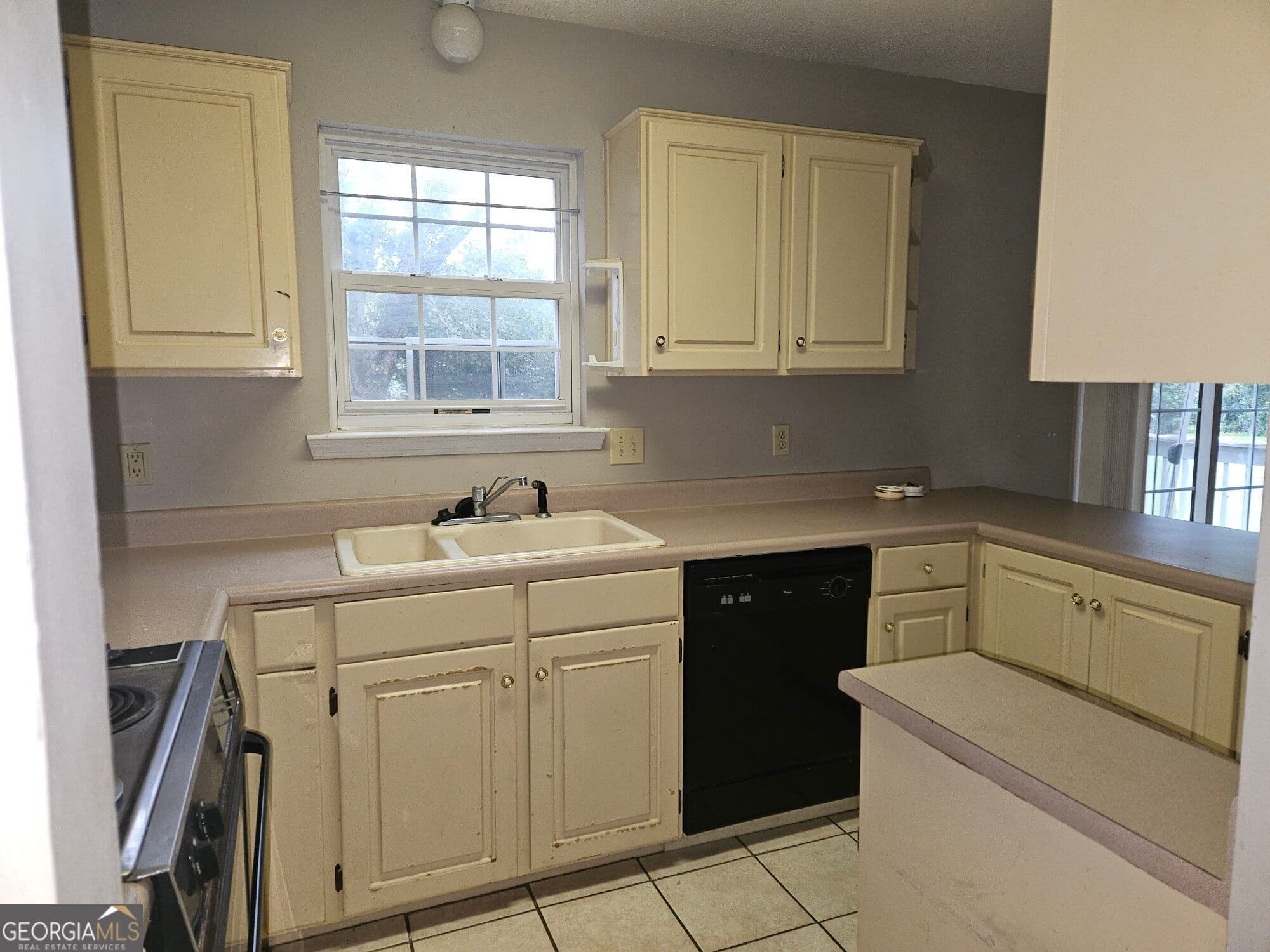 3 bedroom, 2.5 bathroom, 1,490 sq ft townhouse for sale at 1209 Turtle Court, Statesboro, GA 30458 — photo 4