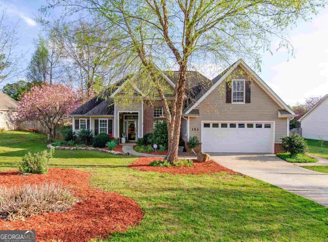4 bedroom, 2 bathroom, 1,784 sq ft single family residence for rent at 153 Kingsbrook Circle, Newnan, GA 30265 for $2,200 a month — photo 1 of 1