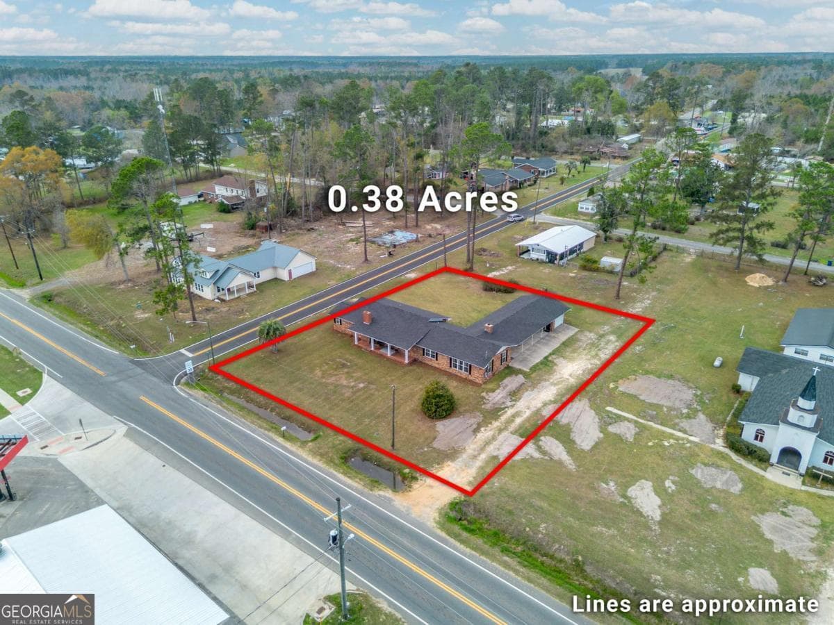 3 bedroom, 2.5 bathroom single family residence for sale at 701 Van Streat, Nicholls, GA 31554 — photo 2