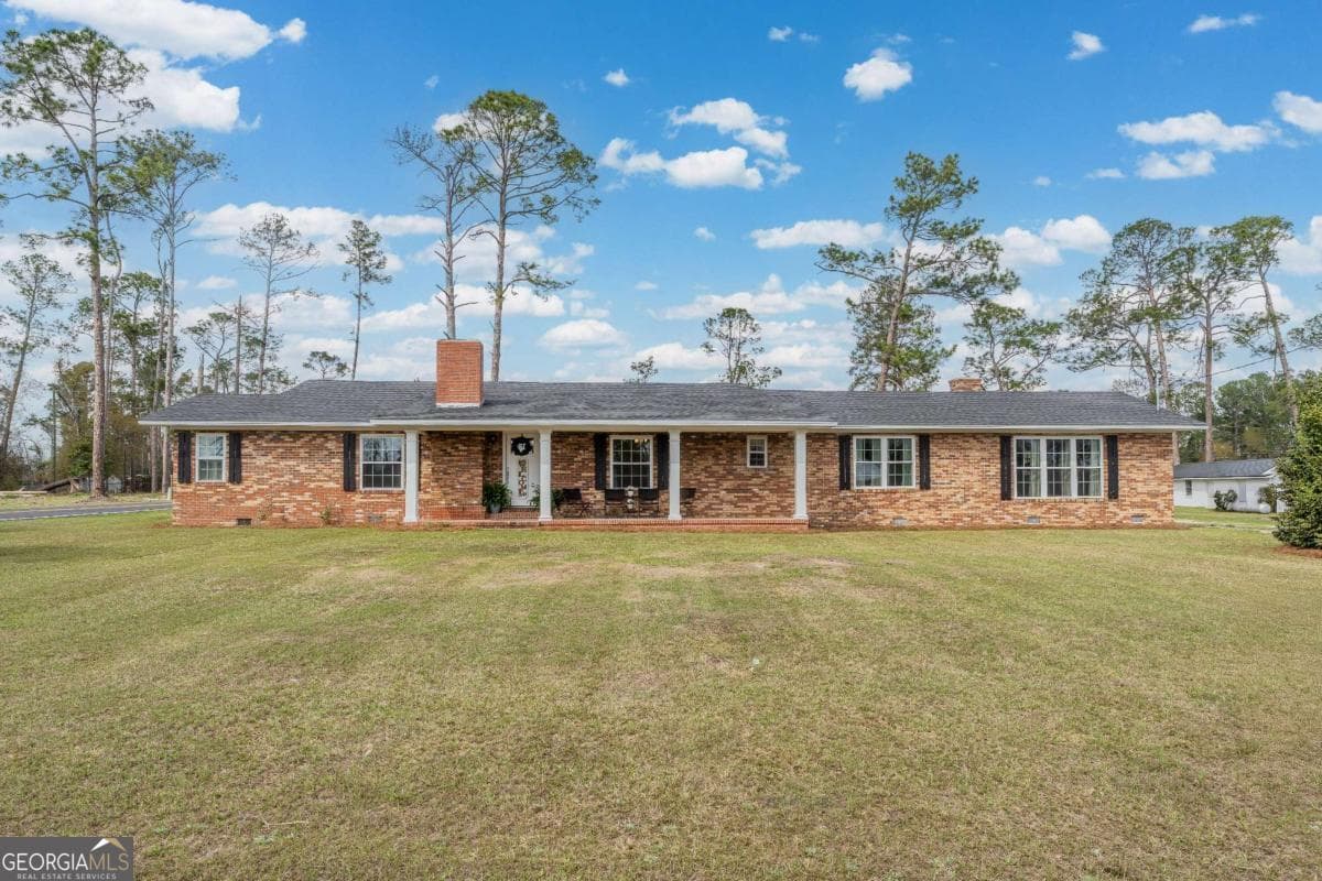 3 bedroom, 2.5 bathroom single family residence for sale at 701 Van Streat, Nicholls, GA 31554