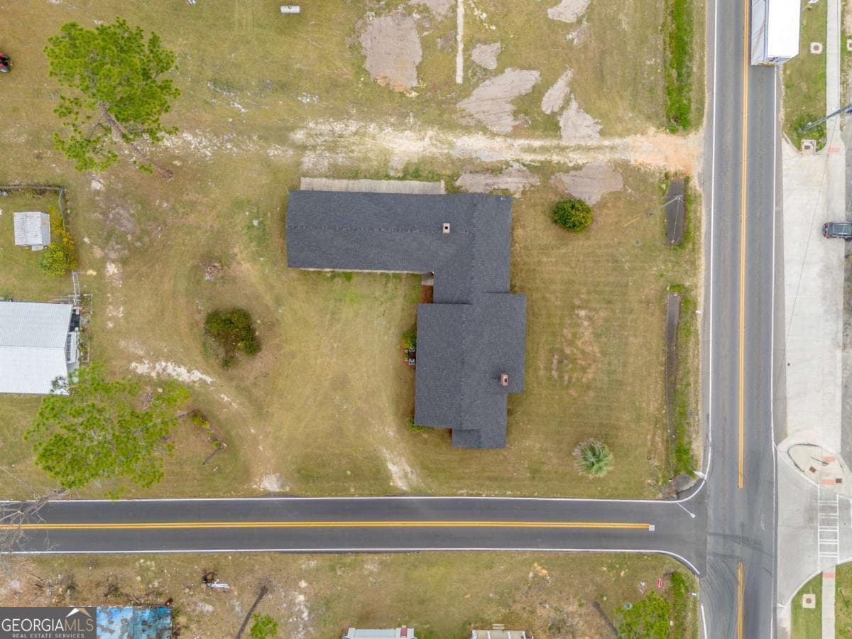 3 bedroom, 2.5 bathroom single family residence for sale at 701 Van Streat, Nicholls, GA 31554 — photo 5