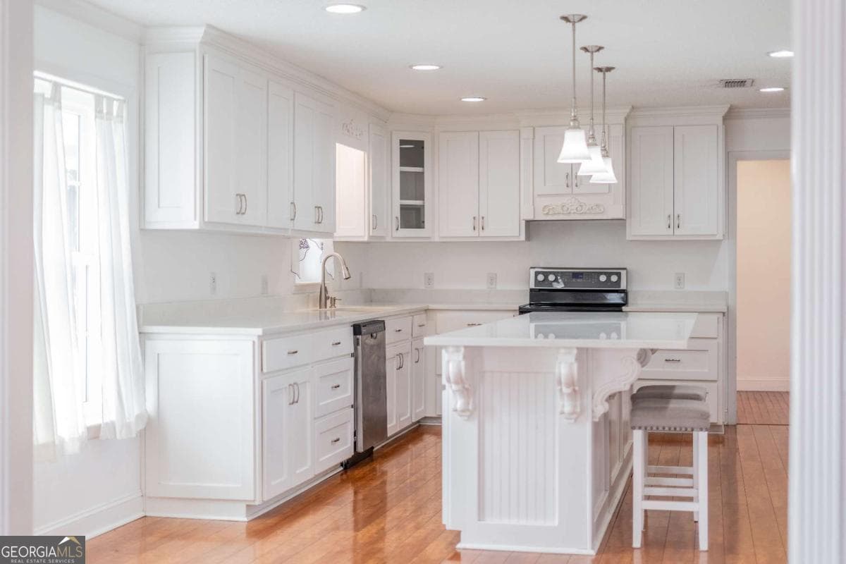 3 bedroom, 2.5 bathroom single family residence for sale at 701 Van Streat, Nicholls, GA 31554 — photo 9