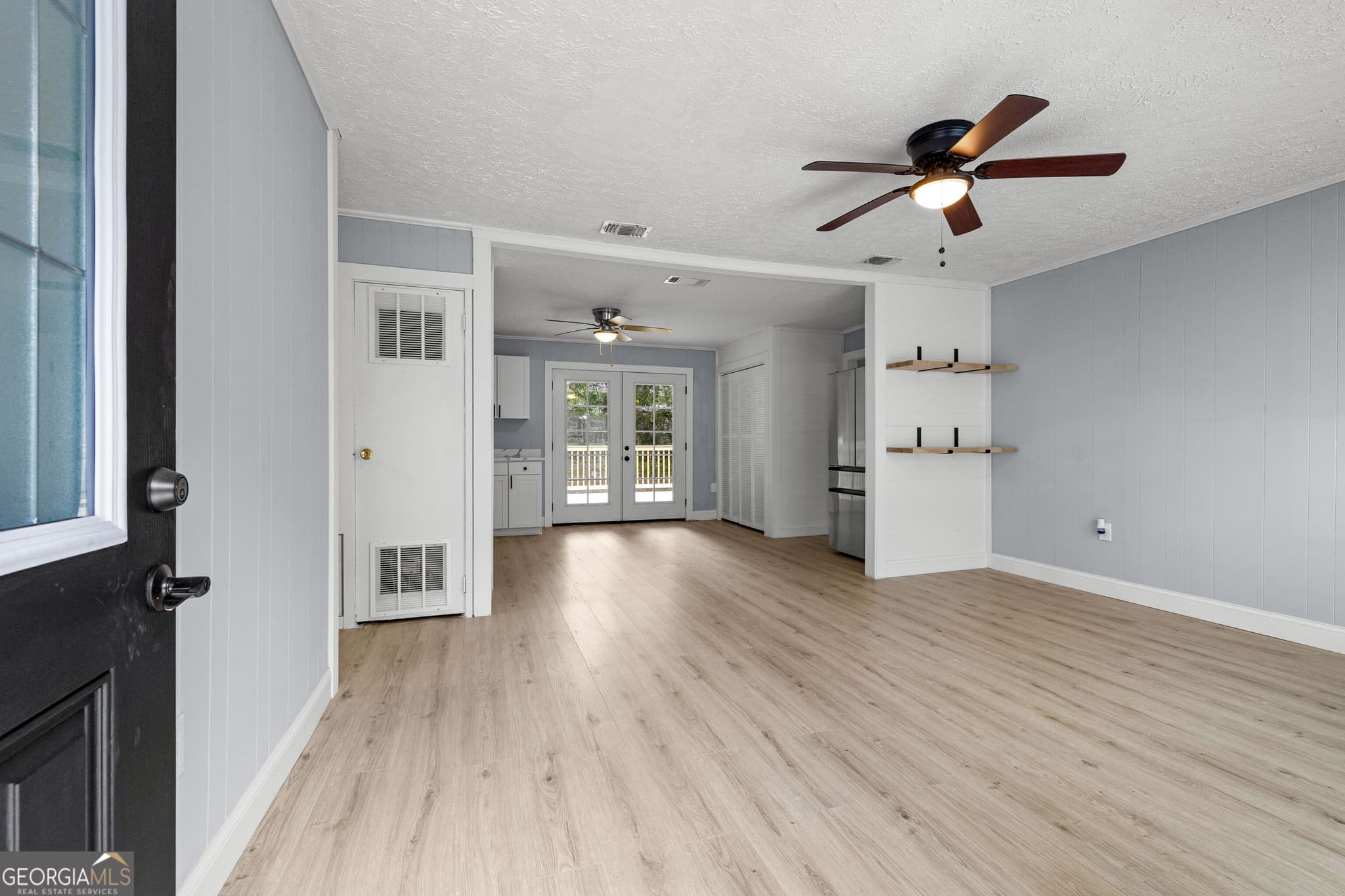 4 bedroom, 1 bathroom, 1,050 sq ft single family residence for sale at 8 Westgate Park Drive, Newnan, GA 30263 — photo 2