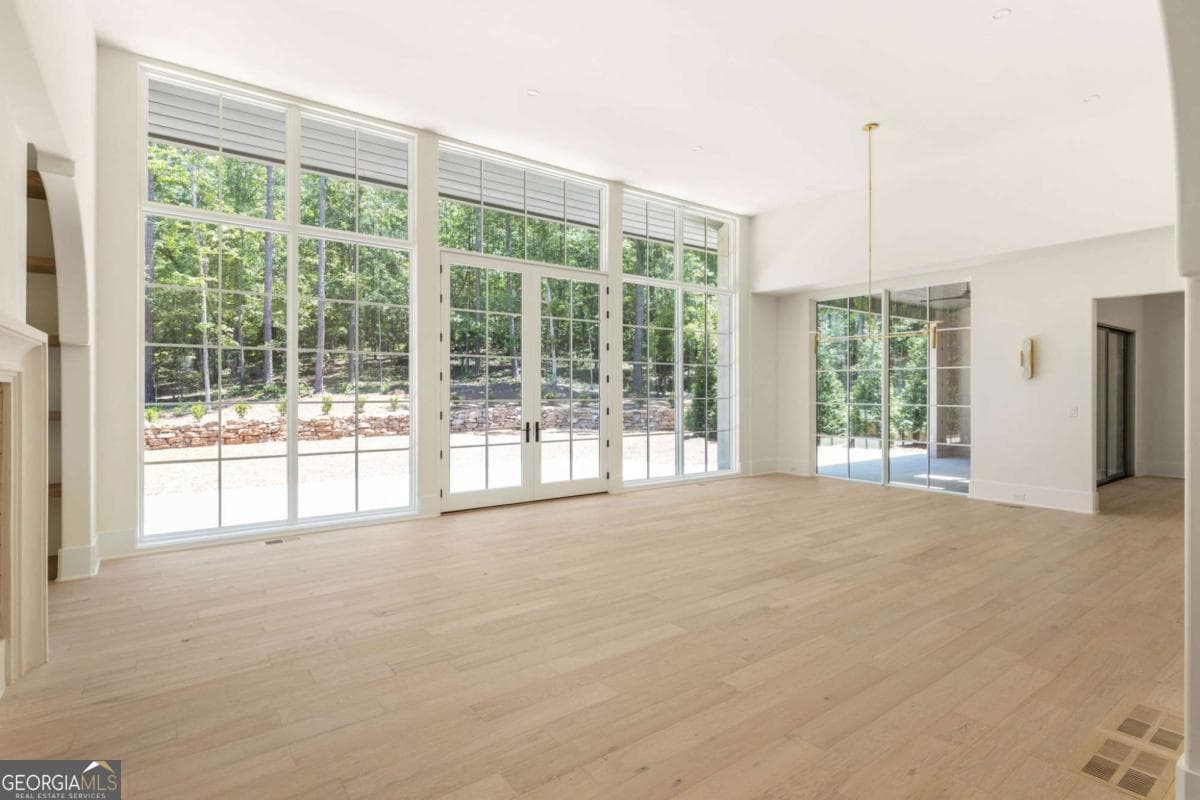 4 bedroom, 4.5 bathroom, 4,125 sq ft single family residence for sale at 555 Augusta Lane, Chattahoochee Hills, GA 30268 — photo 8