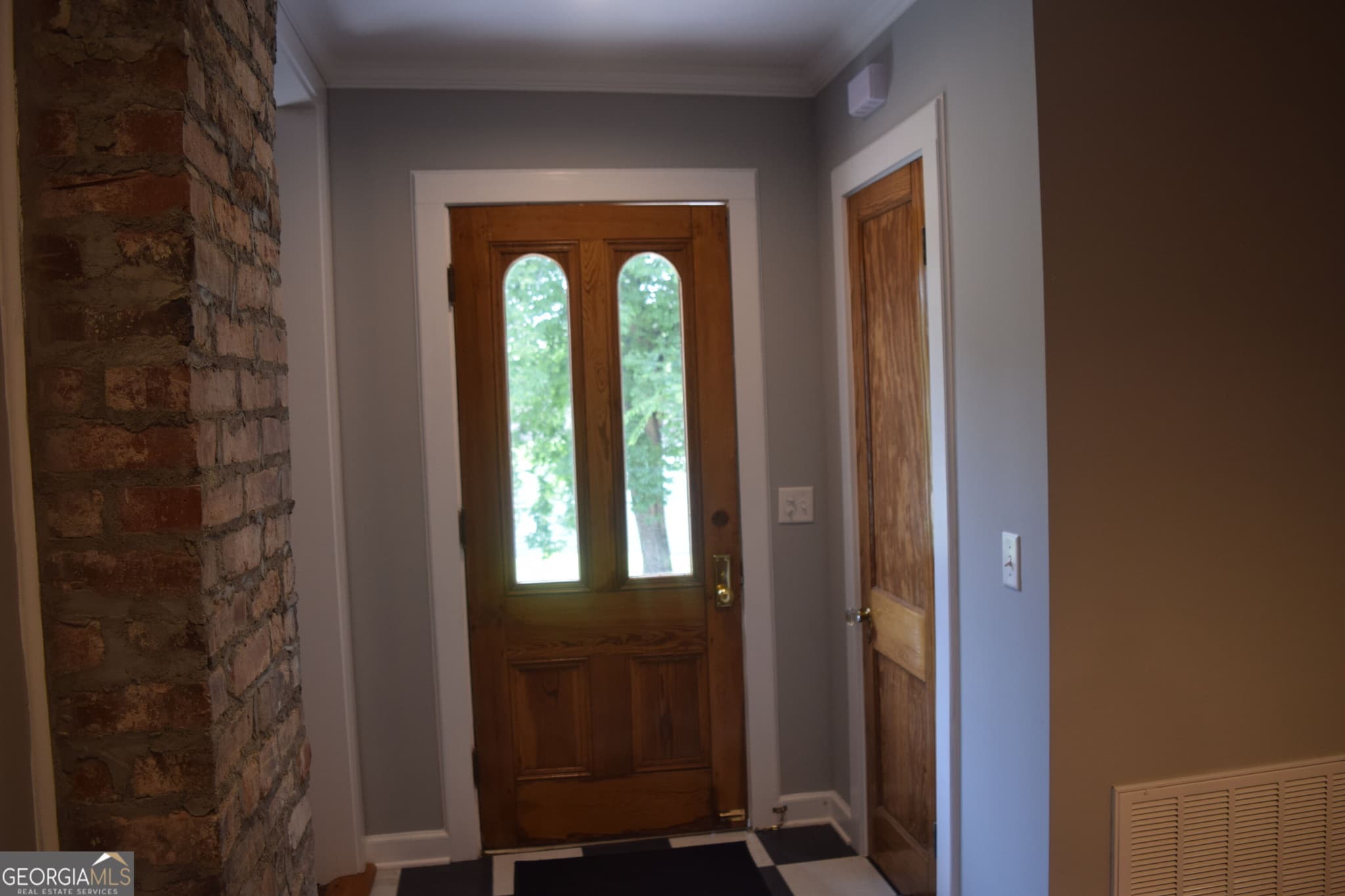 1 bedroom, 1 bathroom, 800 sq ft apartment for rent at 203 N Washington Avenue APT. 2, Eatonton, GA 31024 for $1,000 a month — photo 2