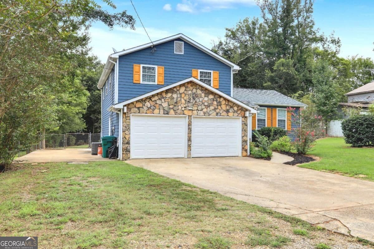 3 bedroom, 2 bathroom, 1,304 sq ft single family residence for sale at 3447 Trickum Road, Woodstock, GA 30188 — photo 2