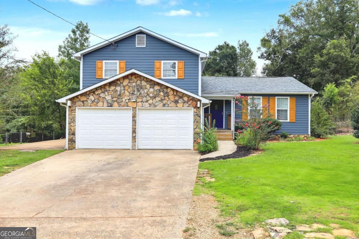 3 bedroom, 2 bathroom, 1,304 sq ft single family residence for sale at 3447 Trickum Road, Woodstock, GA 30188 — photo 1 of 37