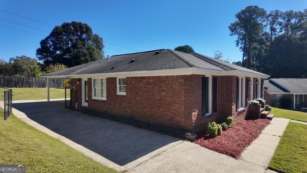 4 bedroom, 2 bathroom, 2,300 sq ft single family residence for sale at 7 Willowbrook Court, Columbus, GA 31909 — photo 3