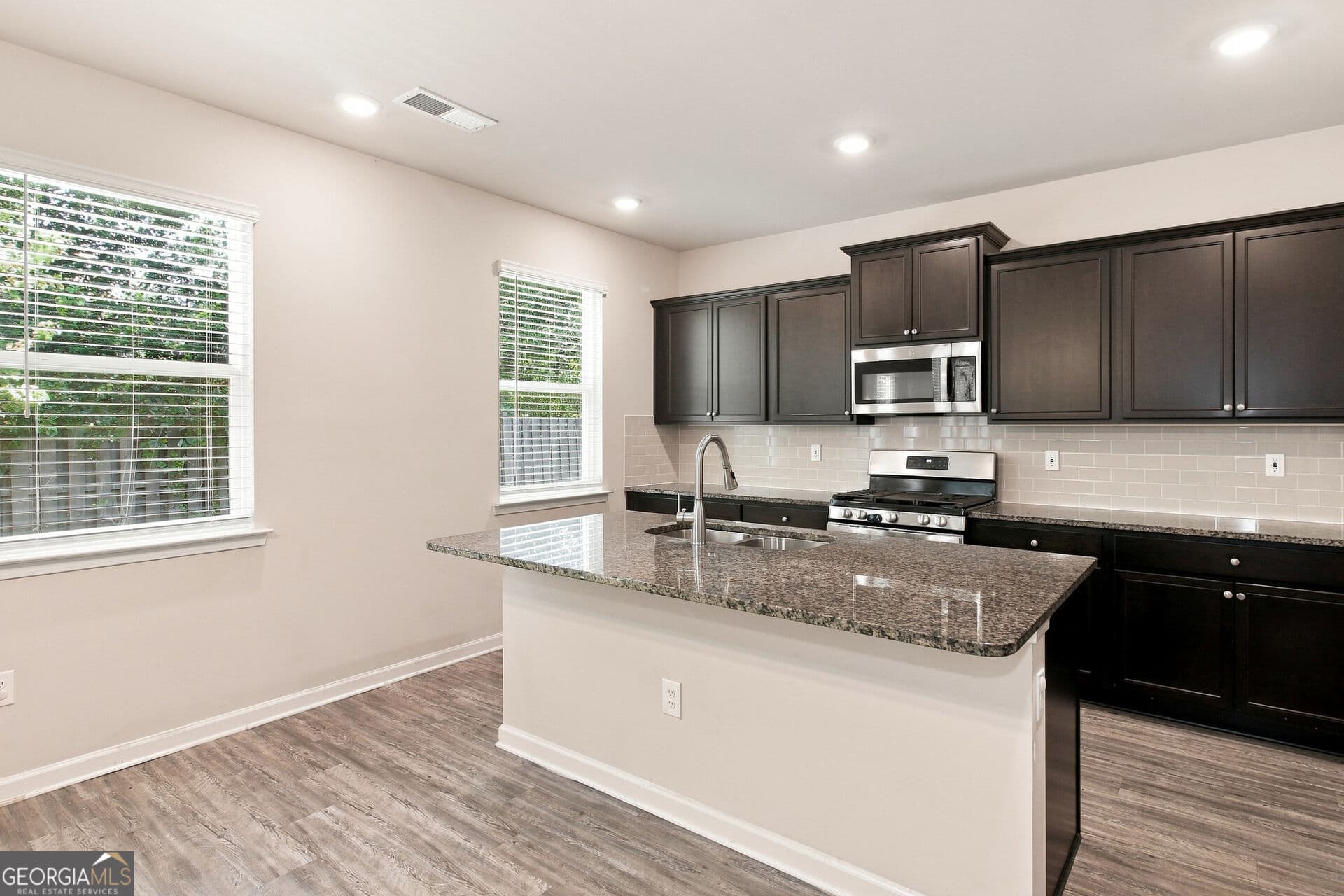 4 bedroom, 2.5 bathroom, 2,371 sq ft single family residence for sale at 1320 Grove Park Lane, Jonesboro, GA 30236 — photo 6