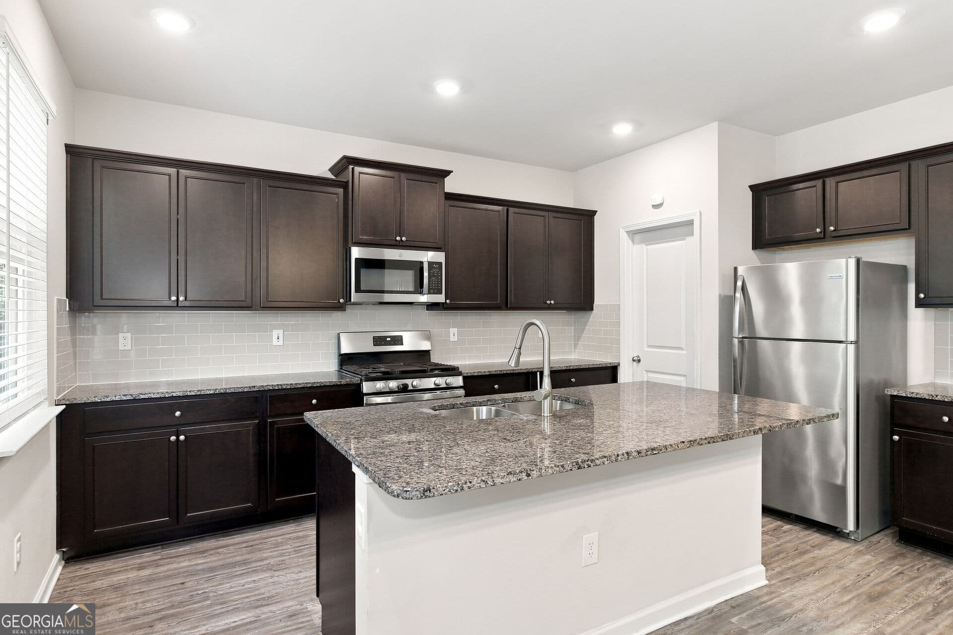 4 bedroom, 2.5 bathroom, 2,371 sq ft single family residence for sale at 1320 Grove Park Lane, Jonesboro, GA 30236 — photo 5
