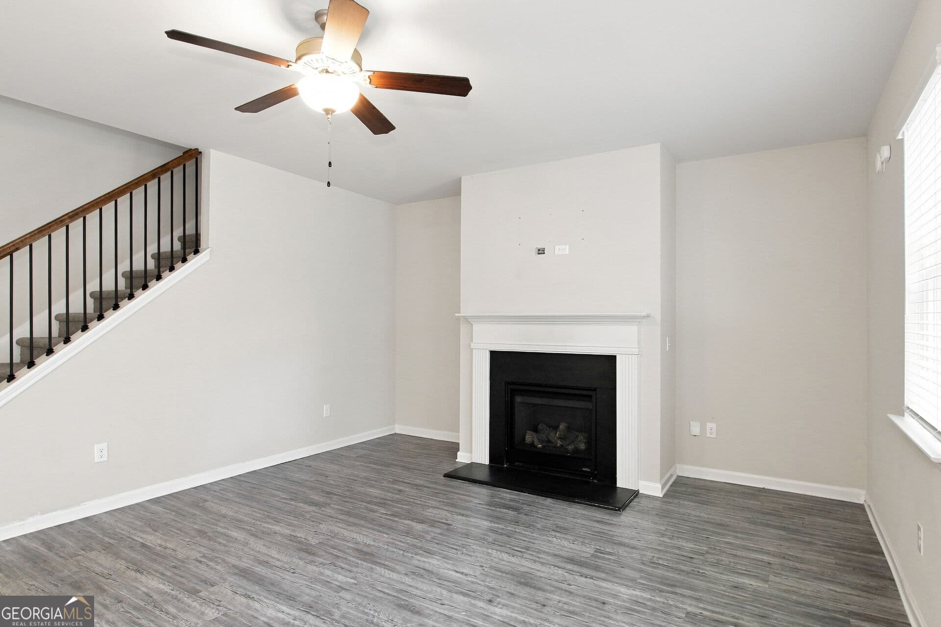4 bedroom, 2.5 bathroom, 2,371 sq ft single family residence for sale at 1320 Grove Park Lane, Jonesboro, GA 30236 — photo 4
