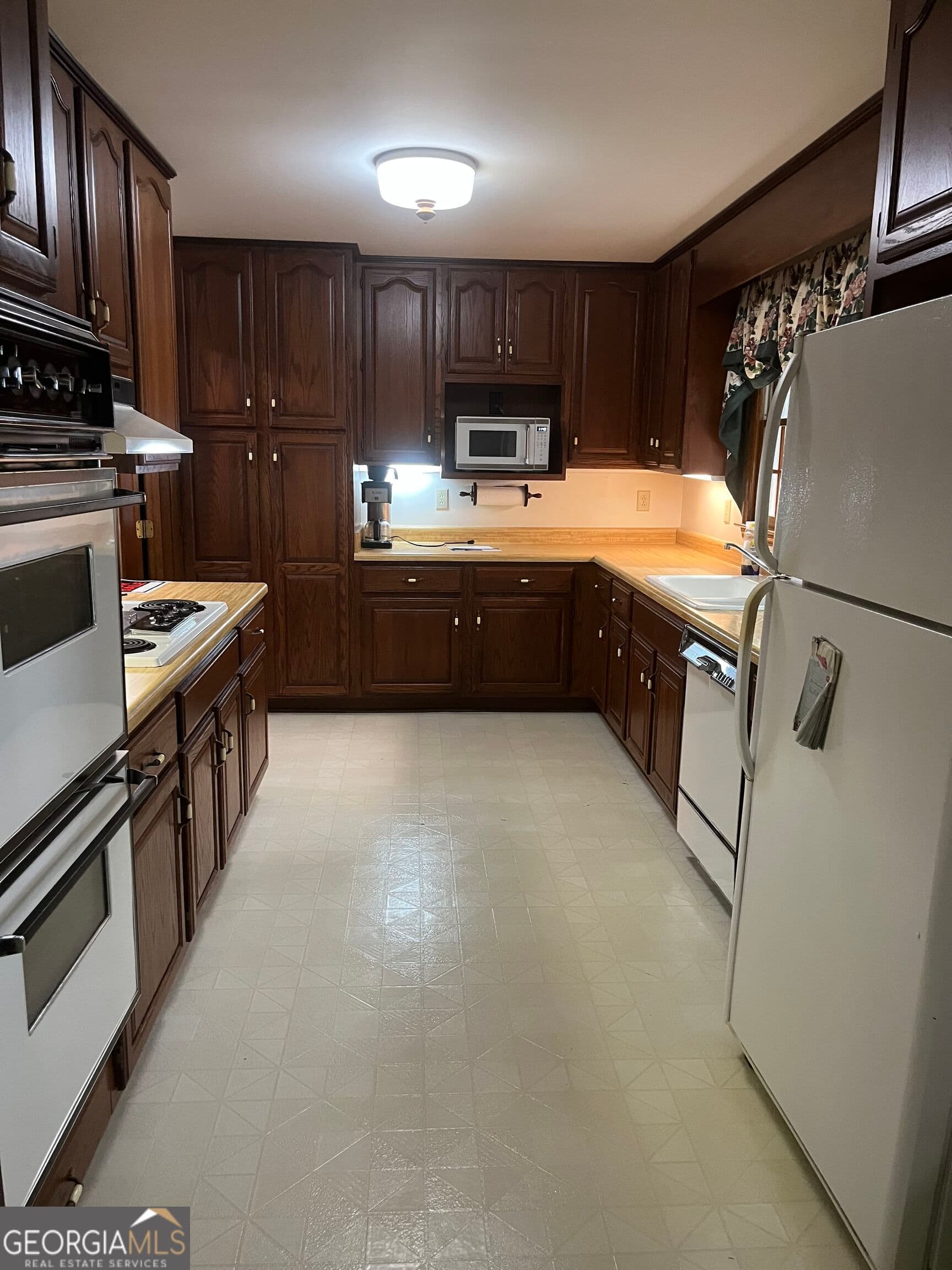 3 bedroom, 3 bathroom, 3,357 sq ft single family residence for sale at 149 Alexandria Drive, Macon, GA 31210 — photo 5