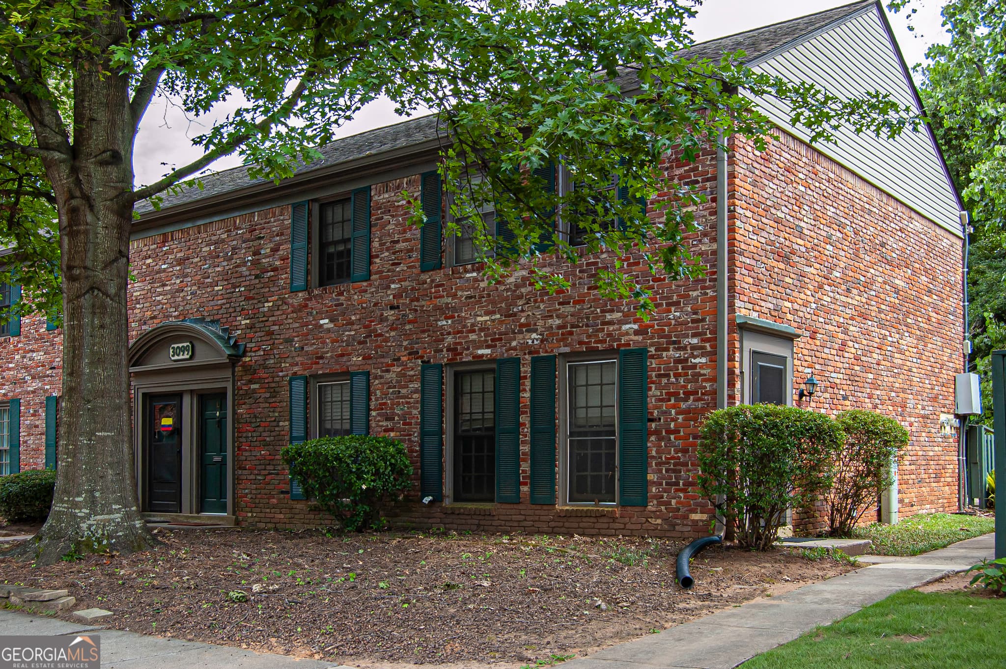 2 bedroom, 1.5 bathroom, 960 sq ft condominium for rent at 3099 Colonial Way UNIT M, Atlanta, GA 30341 for $1,550 a month — photo 1 of 19
